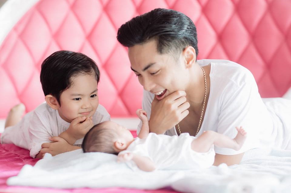 Cử chỉ của anh trai Kubin giống ba Phan Hiển.