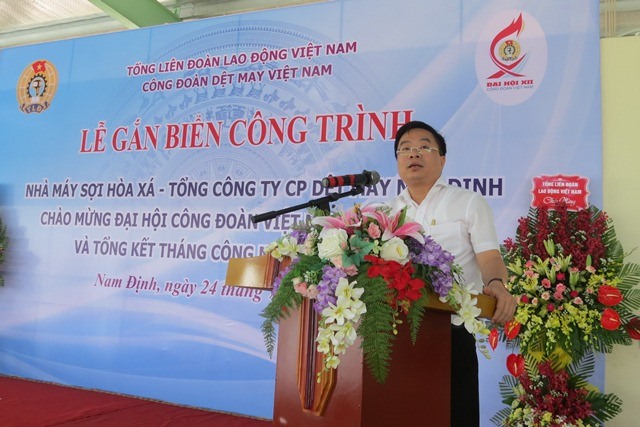 Ông Lê Tiến Trường - Phó Bí thư Đảng ủy, TGĐ Tập đoàn Dệt May VN phát biểu tại lễ gắn biển. Ảnh: Xuân Trường