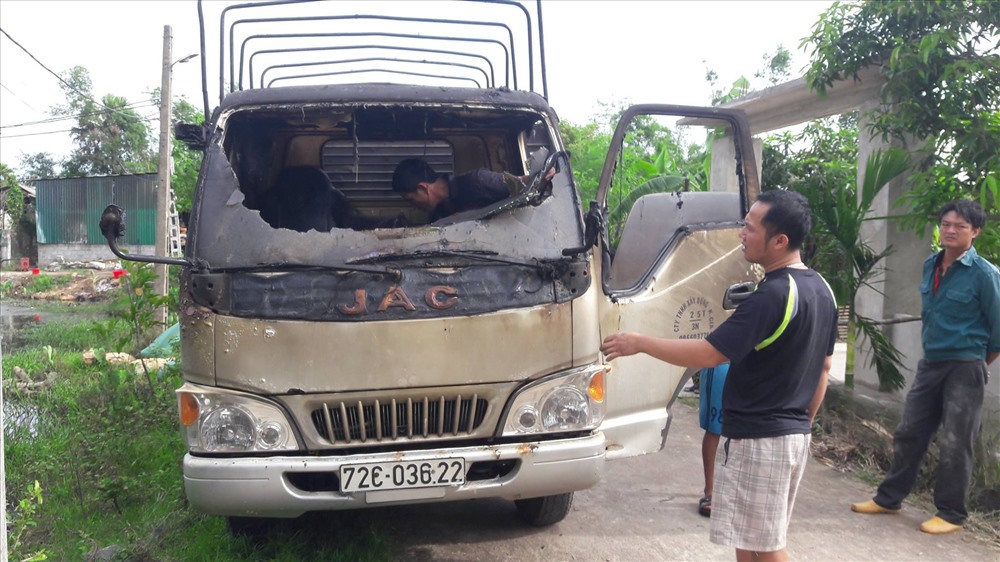 Vụ hỏa hoạn thiêu rụi chiếc xe tải và xưởng sản xuất củi