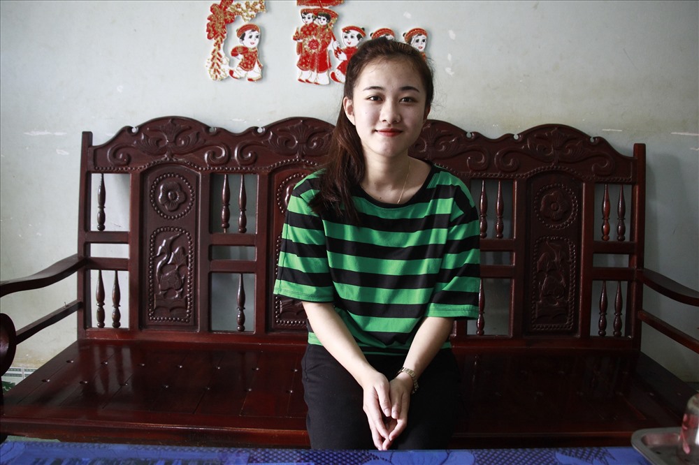 Hà Vi giờ đã chững chạc, luôn vui vẻ trước những khó khăn trong cuộc sống.