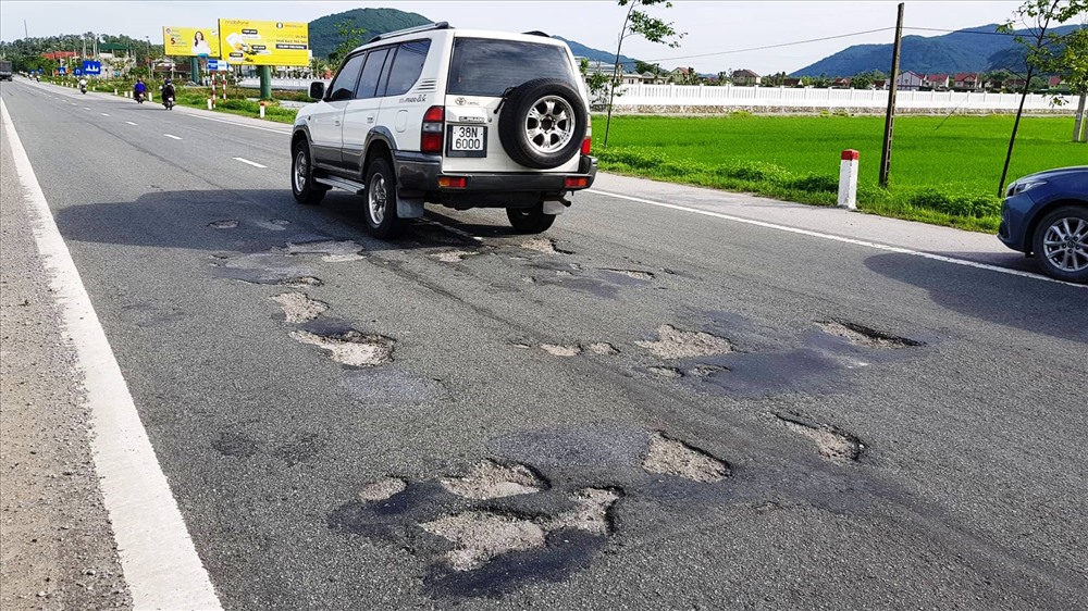 Tuyến đường BOT đoạn Nam cầu Bến Thủy- tuyến tránh TP.Hà Tĩnh do Cienco 4 làm chủ đầu tư hư hỏng nặng