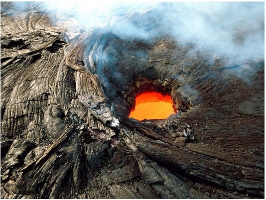 Big Island là một điểm tới lý tưởng cho những ai ham mê khám phá địa chất và sự hoạt động của núi lửa. Ảnh: Tuvandulichmy