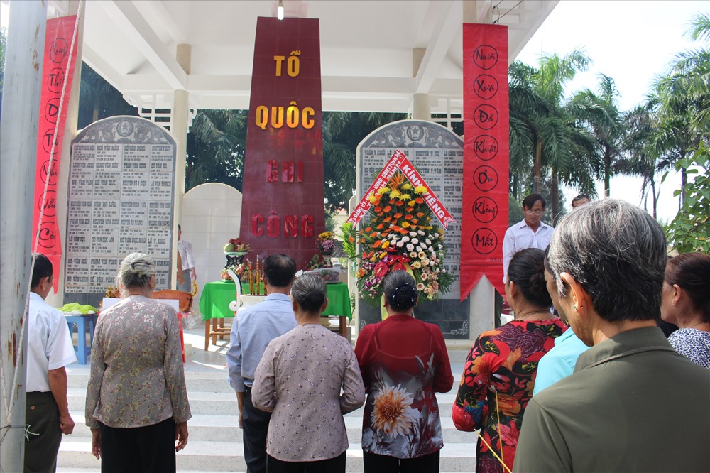 Phút mặc niệm tưởng nhớ các liệt sĩ.