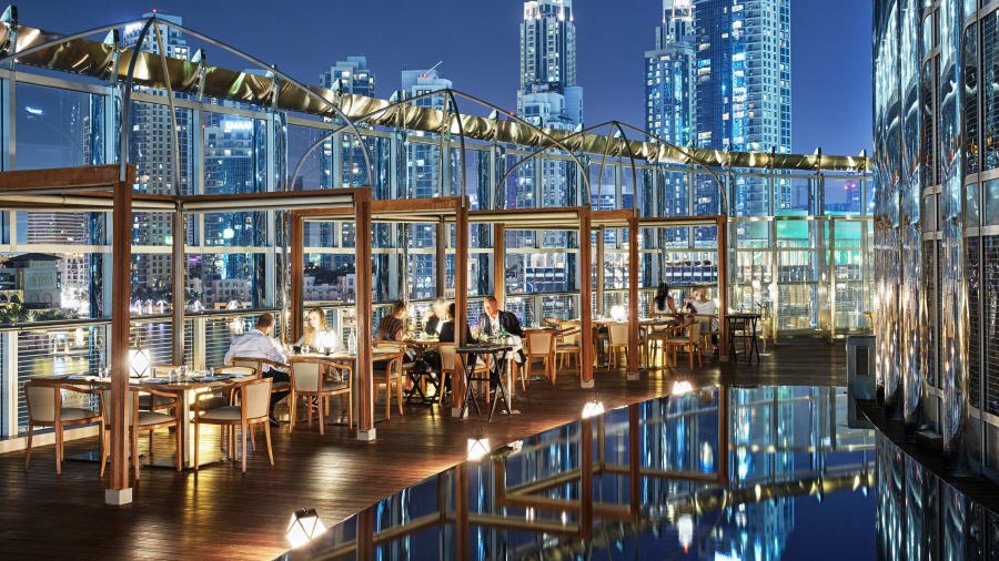 Bên trong tòa tháp cao nhất thế giới ở Dubai. Ảnh: CNN Travel