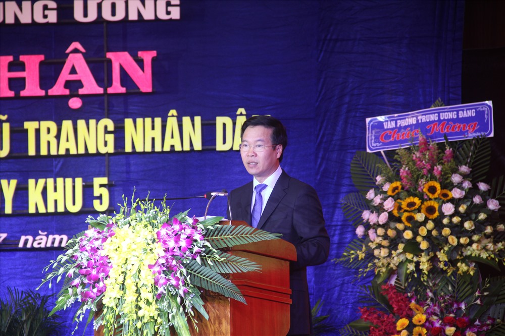 Đồng chí Võ Văn Thưởng, Ủy viên Bộ Chính trị, Bí thư Trung ương Đảng,
Trưởng Ban Tuyên giáo Trung ương thay mặt Đảng, Nhà nước, Ban Tuyên giáo Trung ương
phát biểu tại buổi lễ. Ảnh: Đ.V
