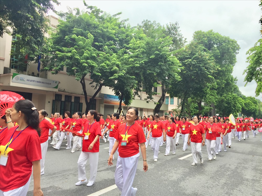 Lễ hội đường phố “Tinh hoa Hà Nội - Hội tụ và tỏa sáng” chào mừng kỷ niệm 10 năm Hà Nội mở rộng.