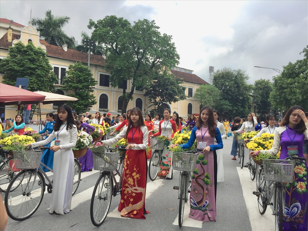 Tham gia biểu diễn tại lễ hội có bảy khối gồm dân gian, làng nghề, người cao tuổi, thể thao-nghệ thuật, tuổi trẻ Thủ đô, nghệ thuật đương đại, quần chúng nhân dân.