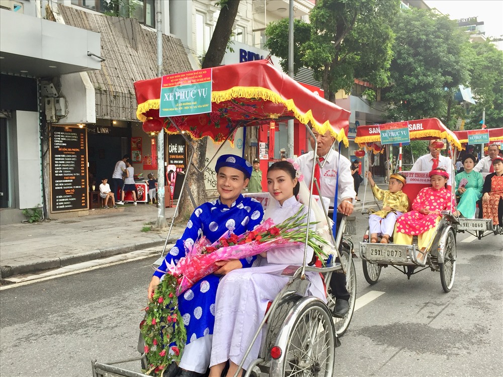 Tiết mục tái hiện đám cưới phong cách phố cổ Hà Nội.