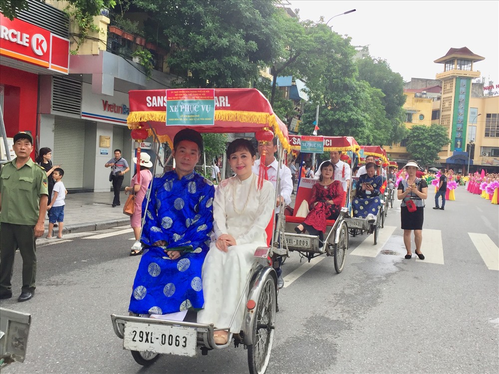 Nghệ sĩ Công Lý và nghệ sĩ Minh Hòa cũng góp mặt trong tiết mục này.