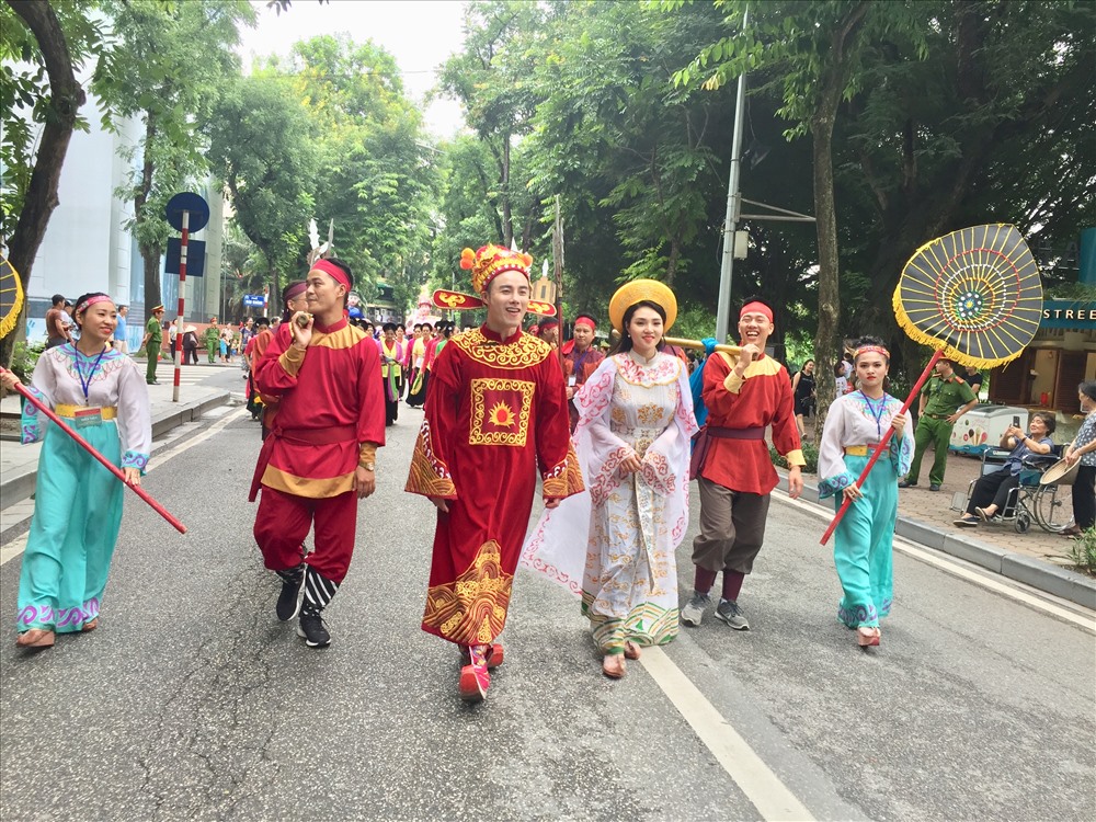Lễ vinh quy bái tổ.