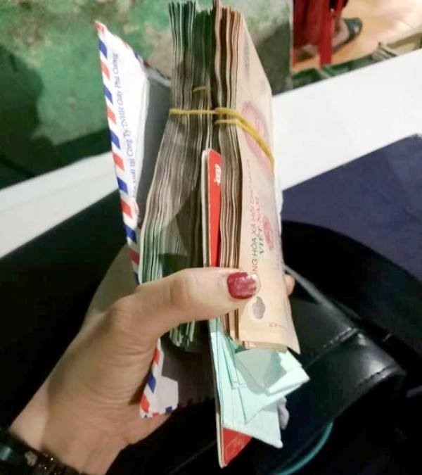 Số tiền 200 triều đồng được chủ quán trả lại nguyên vẹn cho khách bỏ quên
