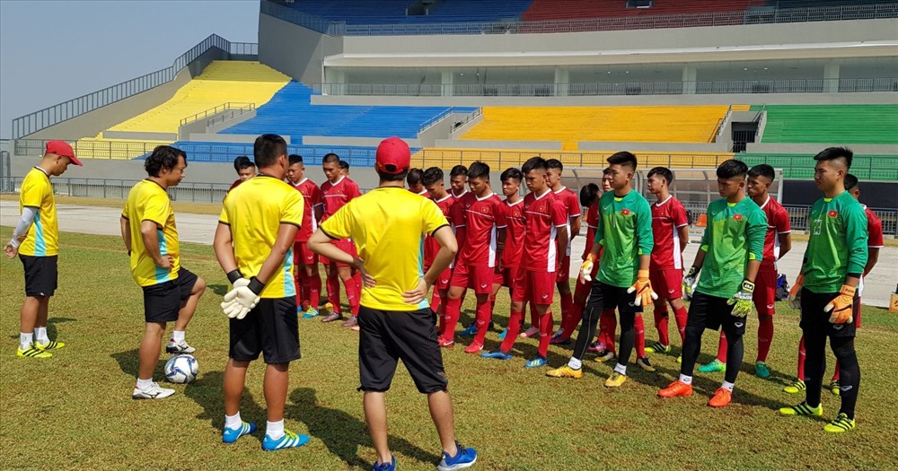 U16 Việt Nam chật vật giành chiến thắng 1-0 trước U16 Campuchia ở trận mở màn giải U16 Đông Nam Á 2018.