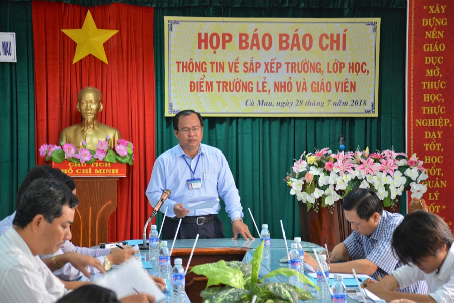 Giám đốc Sở GDĐT Cà Mau Nguyễn Minh Luân thông tin tình trạng thừa giáo viên. Ảnh: P.V