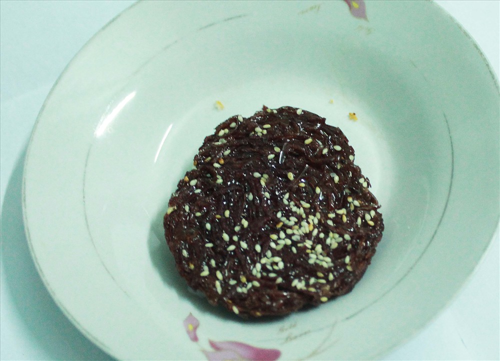 Bánh rế khoai tím.Ảnh. Hoàng Huế