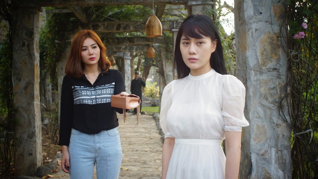 Vai diễn của Thanh Hương (trái) trong “Quỳnh búp bê”