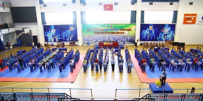 Hơn 400 VĐV tham gia tranh tài. Ảnh: G.L