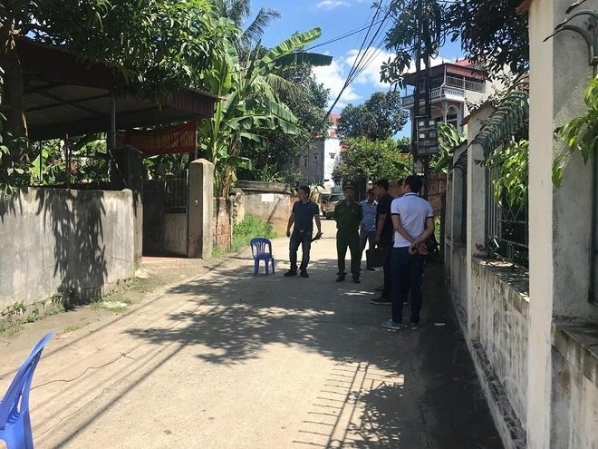 Công an phong tỏa hiện trường vụ án.