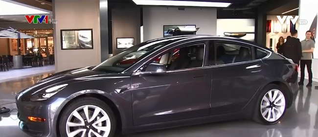 Mẫu ô tô Model 3. Ảnh: VTV1.