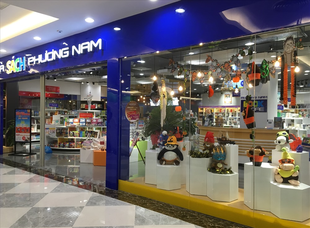 Cuốn sách được bán tại hệ thống nhà sách Phương Nam từ tháng 7/2018