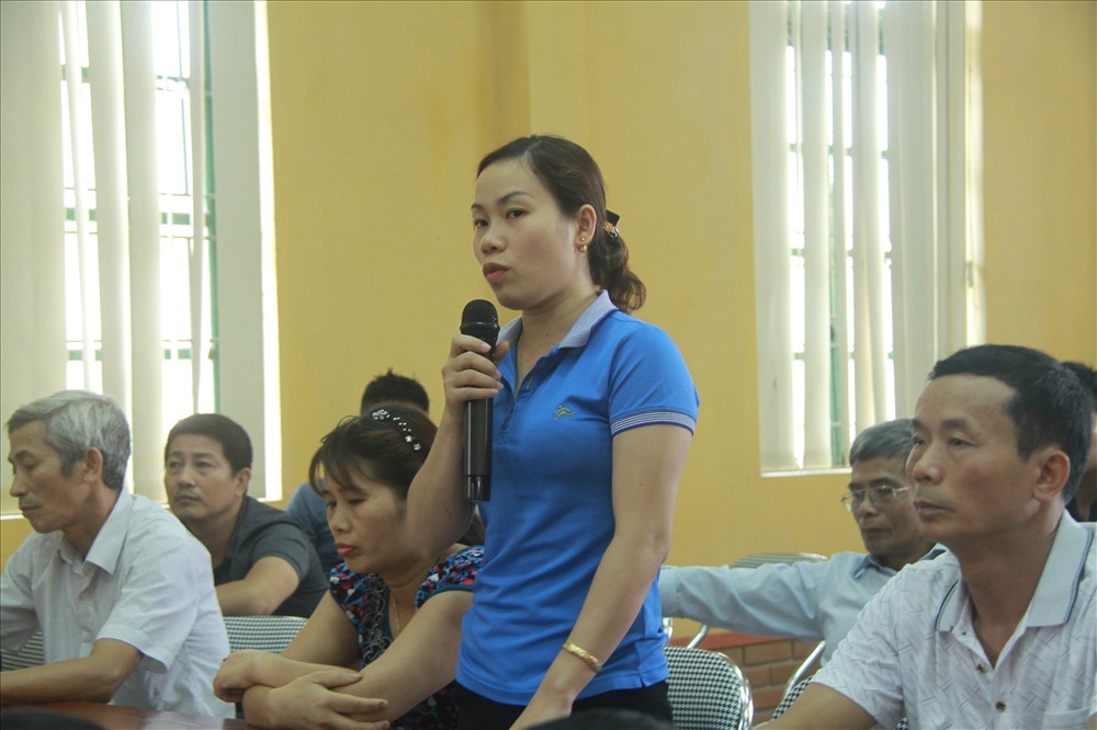 Đại diện bà con tiểu thương có ý kiến. Ảnh: T.N