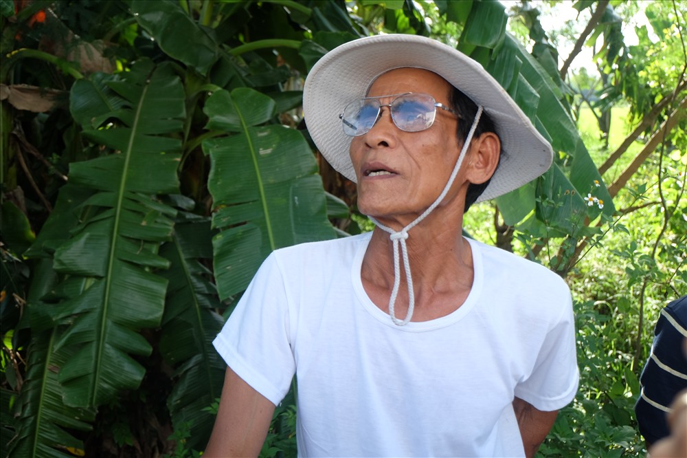 Ông Lê Phước Ấn kể lại vụ tại nạn thảm khốc ở Quảng Nam. Ảnh: Đ.V