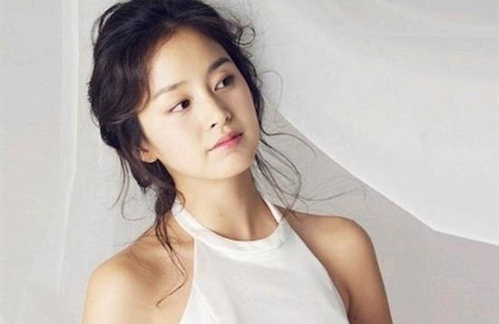 Mặc dù đã bước sang tuổi 38 nhưng Kim Tae Hee vẫn khiến người khác phải xao xuyến vì diện mạo tươi trẻ, cuốn hút.