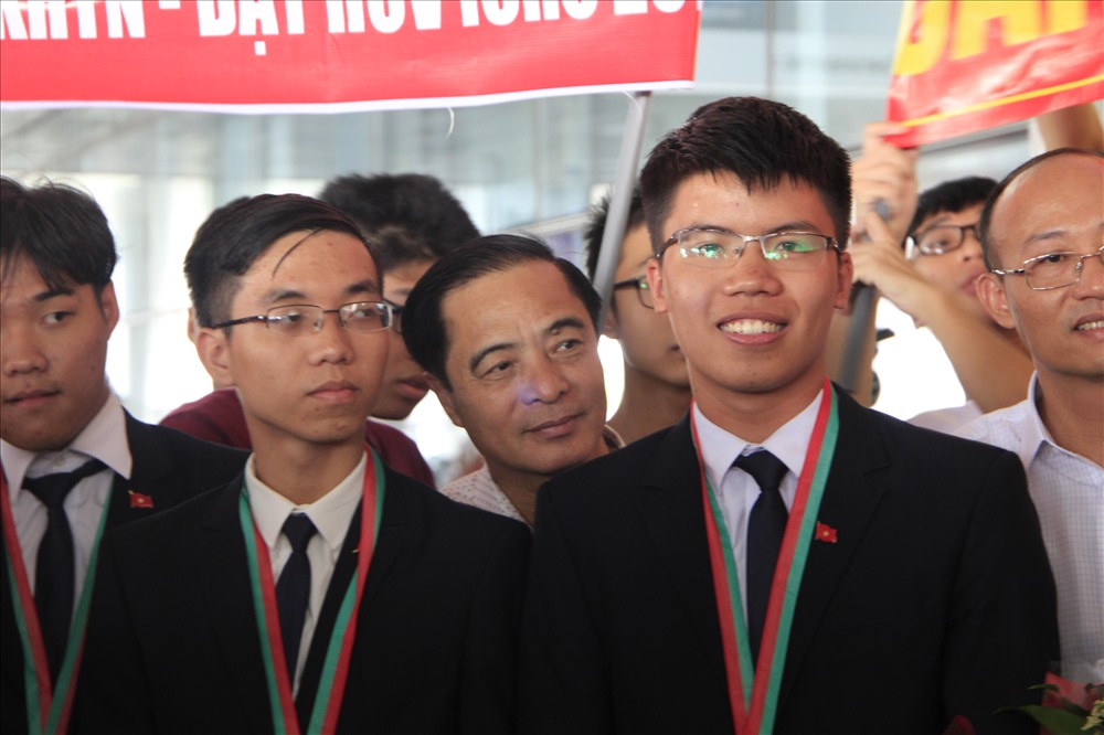 em Nguyễn Ngọc Long (lớp 12, trường THPT Chuyên Lam Sơn, Thanh Hóa)