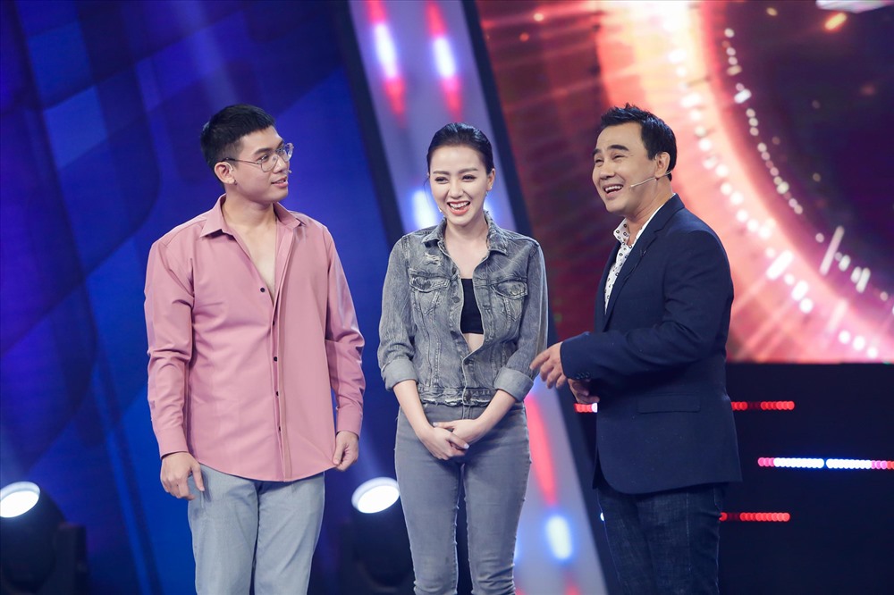 MC Quyền Linh thốt lên: “Tôi nhìn qua là tôi ghét rồi đó! Anh đi ngoài đường thấy ai cũng ghét Băng Di quá trời luôn“.