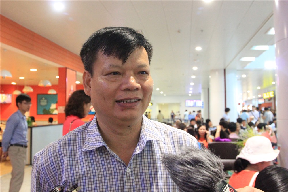 Ông Nguyễn Ngọc Tuyên - Bố em Nguyễn Ngọc Long vui mừng trước thành tích mà con trai đạt được. Ảnh: Nguyễn Hà