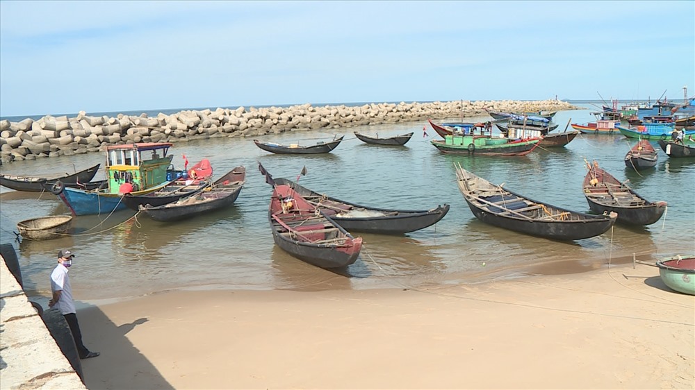 Nhiều âu thuyền bến cá, cửa sông cửa lạch bị bồi lắng