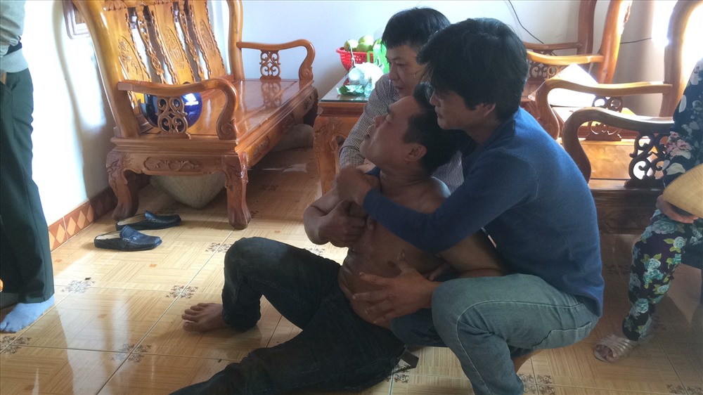 Cảnh tượng đau lòng với tiếng khóc, tiếng ai oán ở những gia đình có nạn nhân bị thiệt mạng. Ảnh: HT.