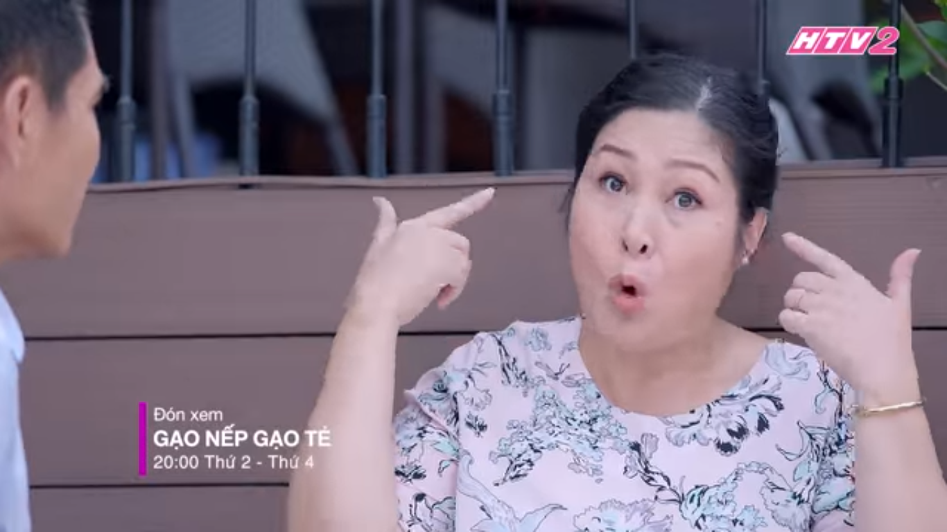 Bà Mai (NSƯT Hồng Vân) nhầm tưởng Nhân (Anh Tuấn) là người lái xe theo đuổi con gái út của bà.
