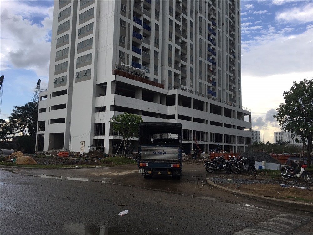 Lô đất có vị trí rất đắc địa, gần cầu Phú Mỹ, kề sát sông Sài Gòn. Ảnh: C.H