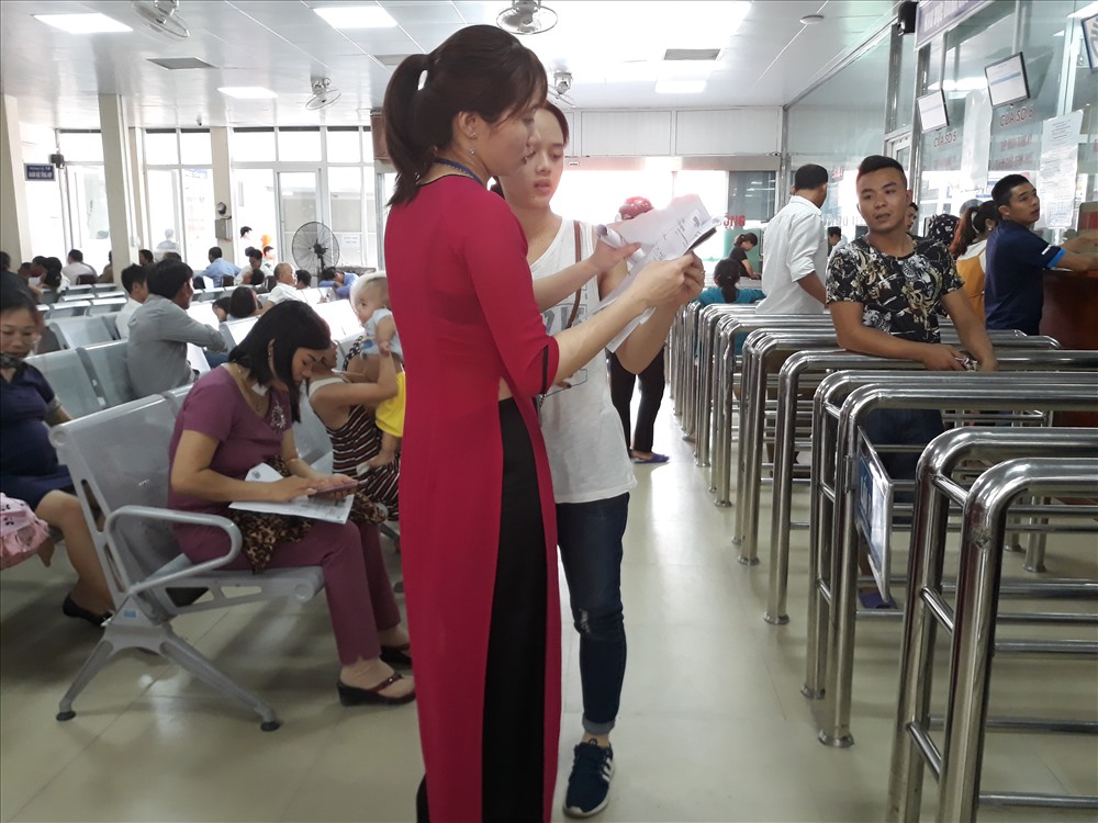 Các bệnh viện như BV thành phố Vinh, BV Sản Nhi...mỗi ngày đón tiếp hàng trăm lượt khám của bệnh nhân là trẻ cn. Ảnh:HQ
