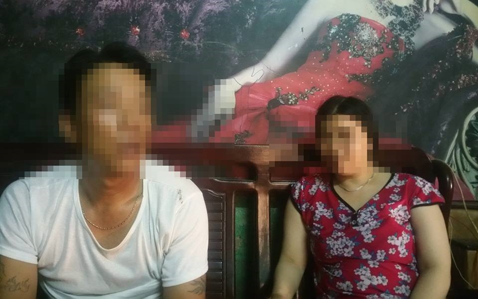 Vợ chồng anh Hùng bức xúc kể lại vụ việc. Ảnh: CTV