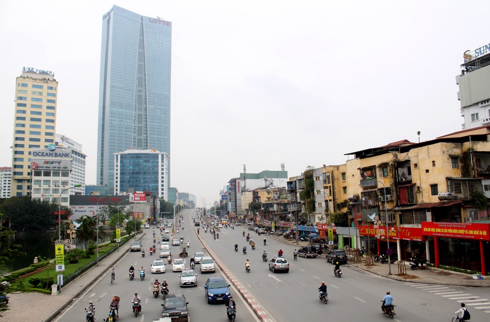 Chiến dịch chặt cây khiến đường Nguyễn Chí Thanh trông như đang “cởi trần”