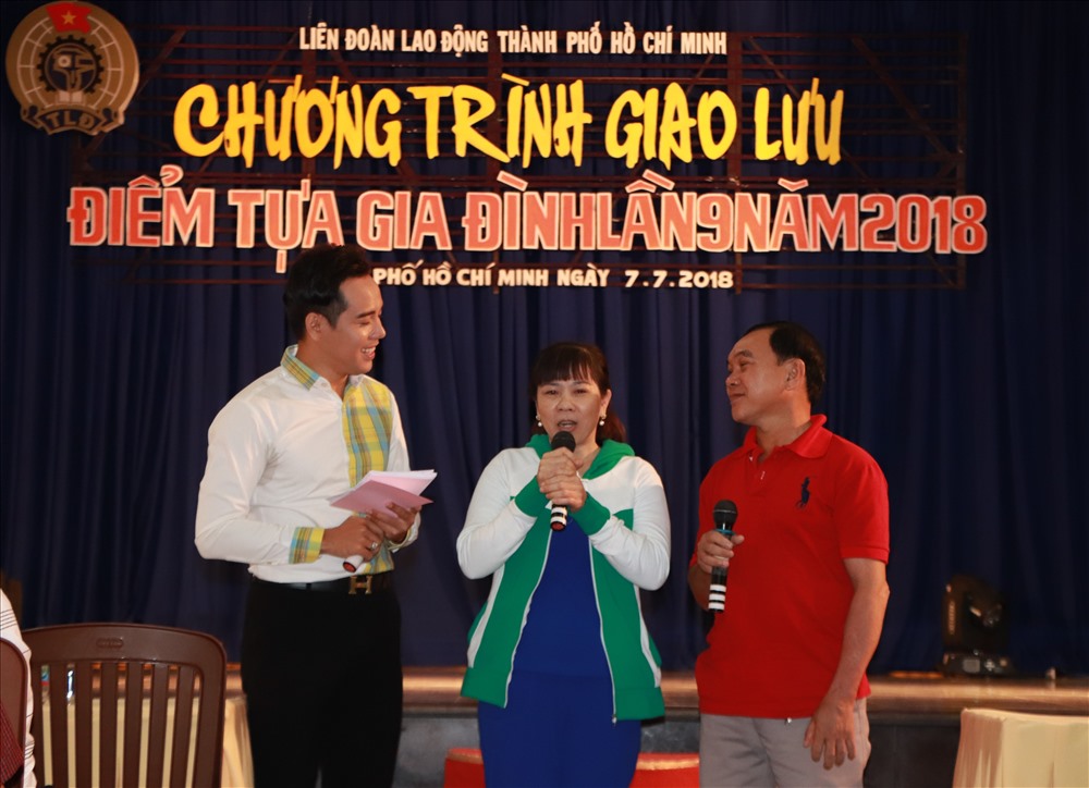 Các gia đình chia sẻ những khó khăn và vươn lên trong cuộc sống để có được gia đình hạnh phúc, ấm no.