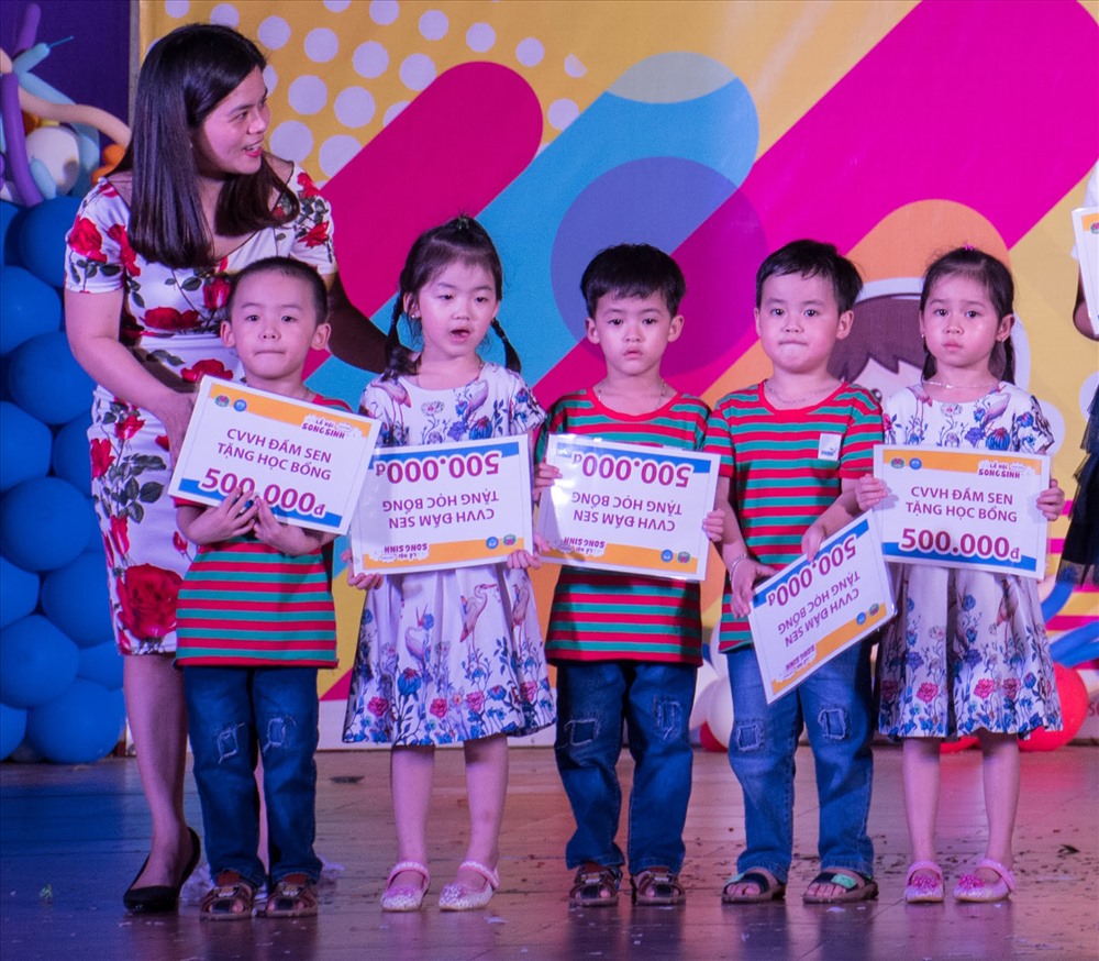 Đây là 5 anh chị em trong ca sinh 5 duy nhất Việt Nam. Ảnh: T.S