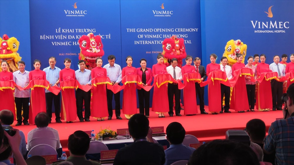 Chủ tịch QH Nguyễn Thị Kim Ngân cắt băng khai trương bệnh viện đa khoa quốc tế Vinmec Hải Phòng
