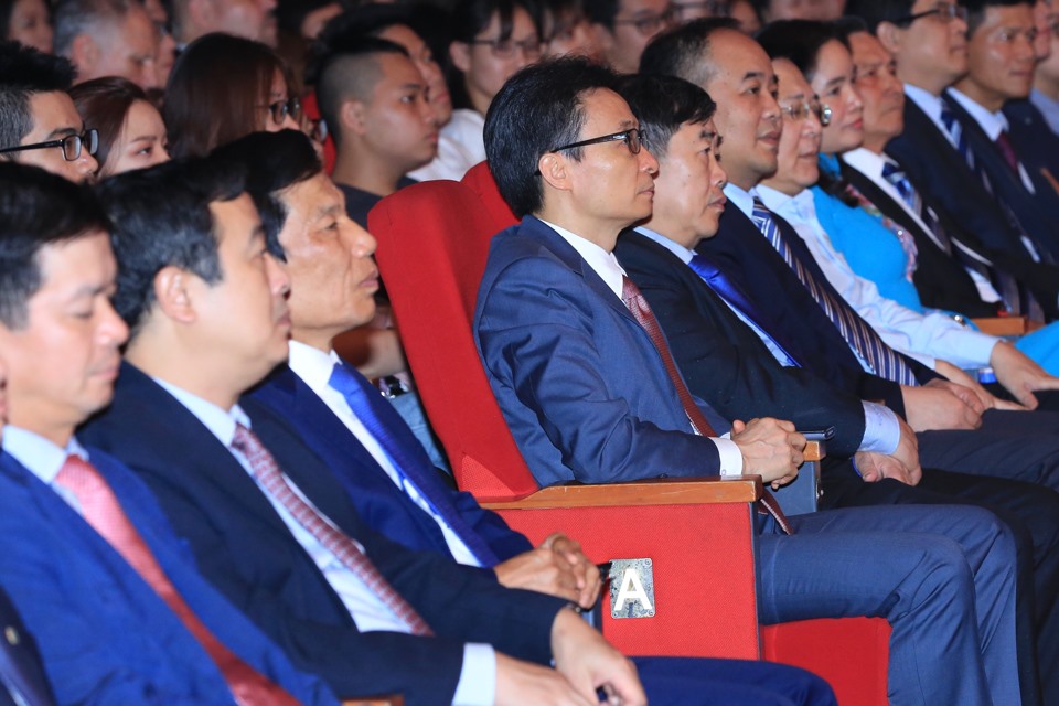Đồng chí Vũ Đức Đam - Ủy viên Trung ương Đảng, Phó Thủ tướng Chính phủ Nước CHXHCN Việt Nam - dự lễ vinh danh.