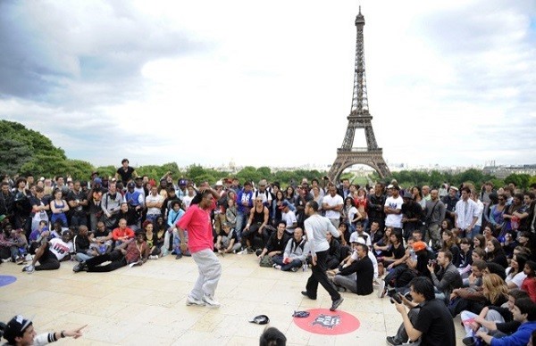 Fête de la Musique là lễ hội âm nhạc thường niên đã diễn ra tại Paris trong suốt 35 năm qua.