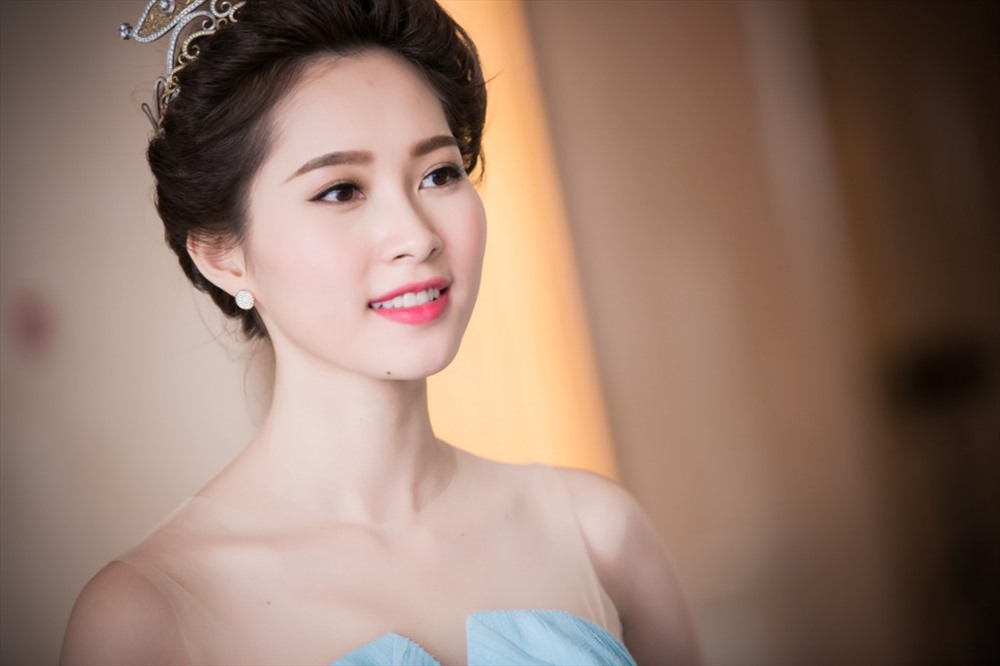 Hoa hậu Việt Nam 2012 Đặng Thu Thảo từng vướng vào nghi vấn khai gian trình độ học vấn.