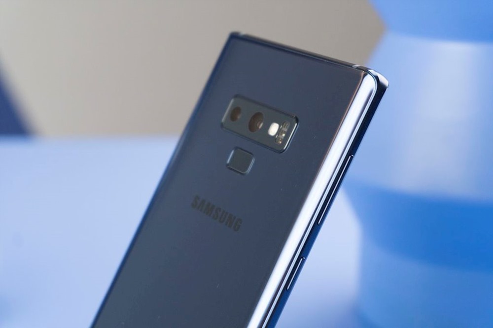 Thiết kế của Note9 hầu như không khác so với Note8 (Nguồn ảnh: Wired).