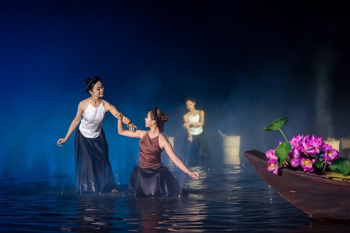 Vở diễn “Tinh hoa Bắc Bộ” được dàn dựng lặp lại hoàn toàn với nội dung vở “Thuở ấy xứ Đoài“.