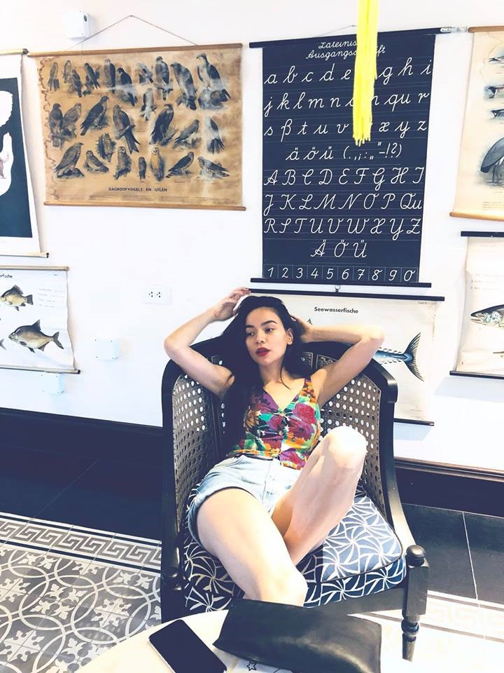 Hồ Ngọc Hà với đôi chân dài miên man trong chiếc quần short. Ảnh: FBNV
