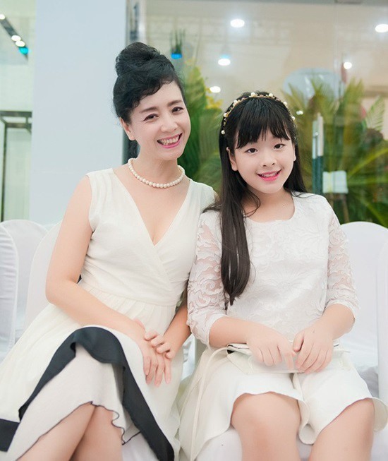 Mặc dù không đi sâu nhưng Hồng Khanh cũng gây được ấn tượng với khán giả bởi giọng hát trong sáng