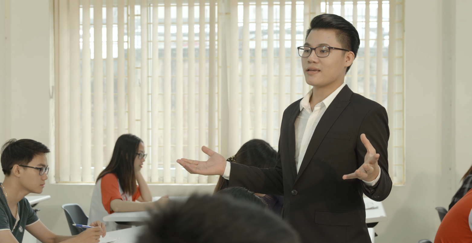 Quán quân Thần tượng Bolero - Duy Cường gây xúc động trong “Tình mẫu tử“. Ảnh: NVCC.