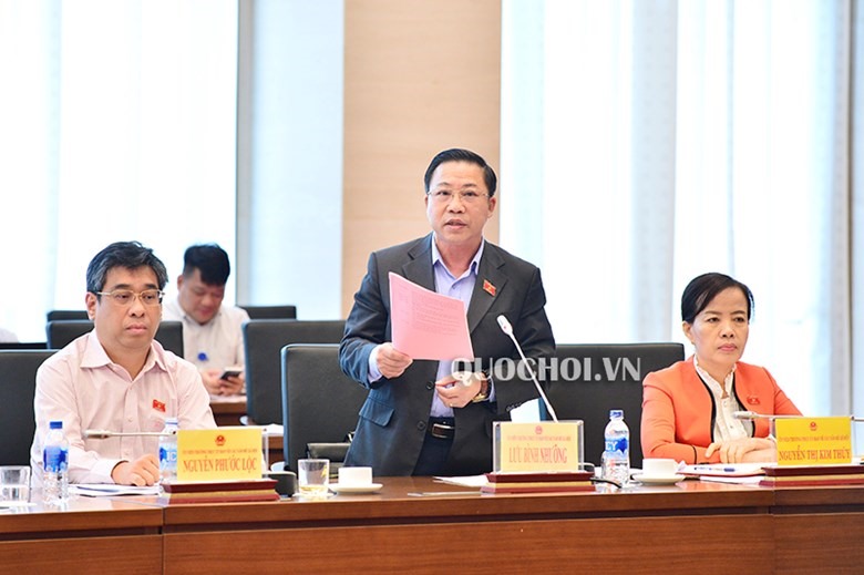 ĐB Lưu Bình Nhưỡng (Ủy viên Thường trực UB về các vấn đề xã hội). Ảnh Q.H