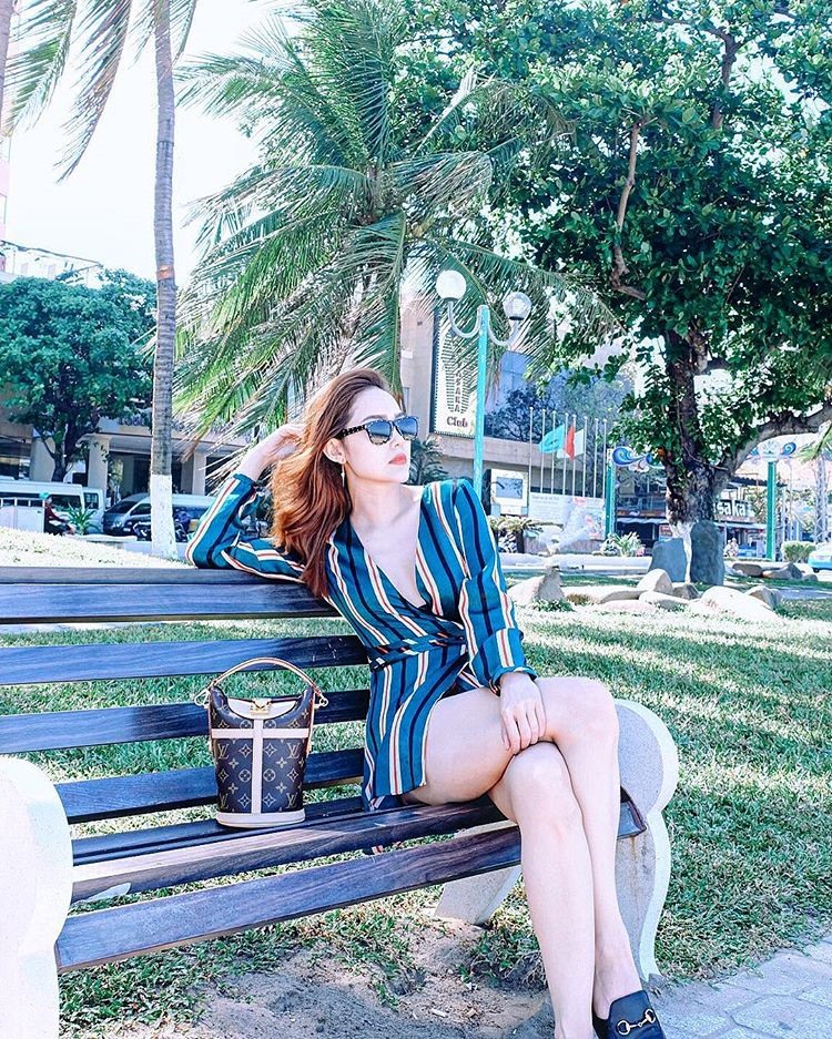 Lâu nay, Minh Hằng nổi tiếng là một trong những người đẹp Việt sở hữu nhiều hàng hiệu, nhất là giày dép và túi xách.