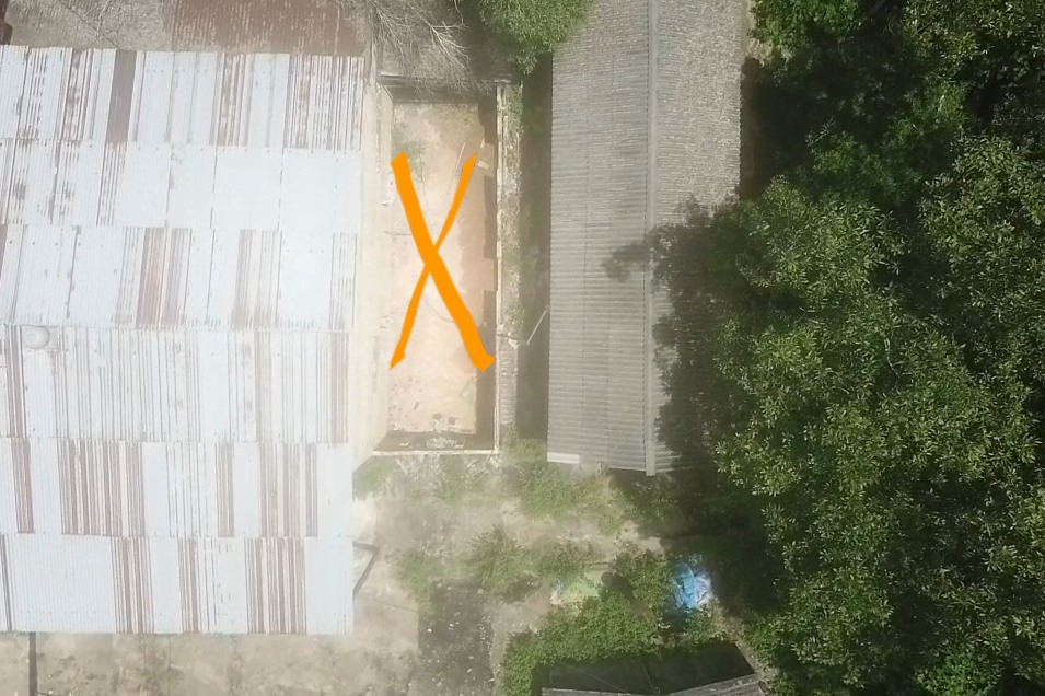 Điểm nghi chô lấp thuốc BVTV trái phép tại kho chứa đầu hồi xưởng pha chế. Ảnh: Xuân Hùng